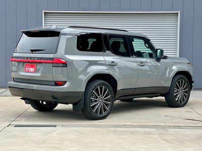 2025 Lexus GX photo 7