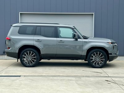 2025 Lexus GX photo 2
