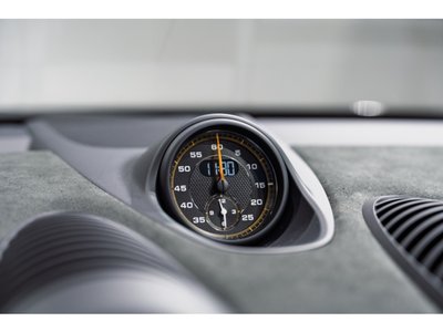 2025 Porsche 718 SPYDER photo 9
