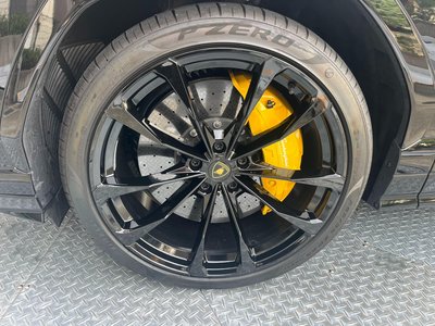 2019 Lamborghini URUS — миниатюра 13