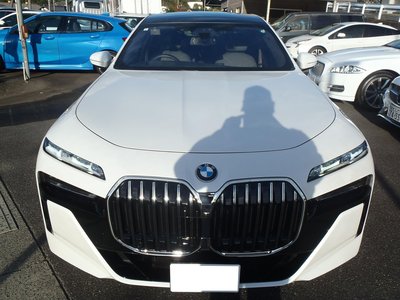 2023 BMW 7 SERIES photo 3