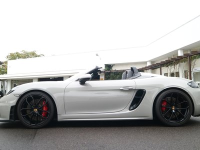 2023 Porsche 718 SPYDER photo 3