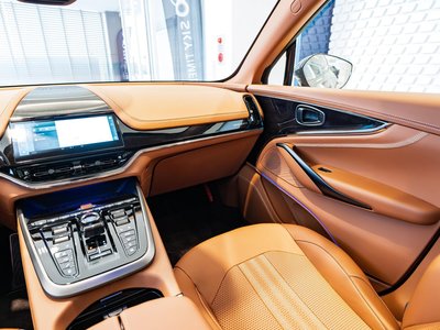 2026 Aston Martin DBX thumbnail 31