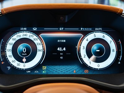 2026 Aston Martin DBX thumbnail 25