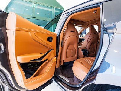 2026 Aston Martin DBX thumbnail 18