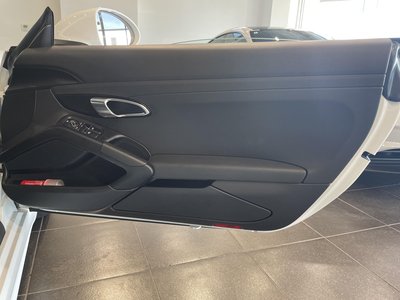 2018 Porsche 718 thumbnail 28