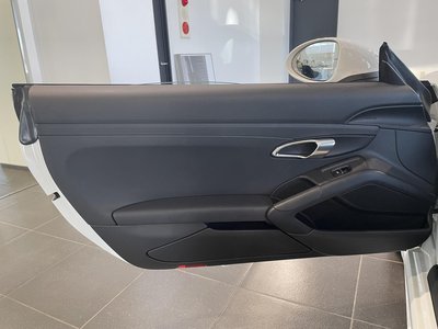 2018 Porsche 718 thumbnail 35