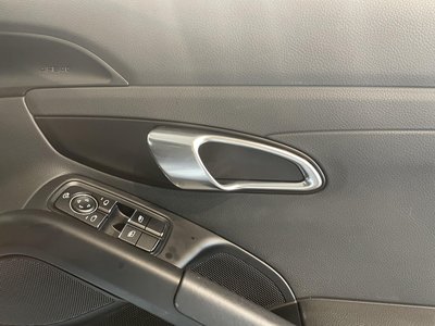 2018 Porsche 718 thumbnail 30