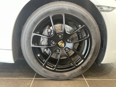 2018 Porsche 718 photo 15
