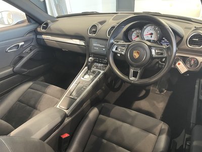 2018 Porsche 718 thumbnail 38