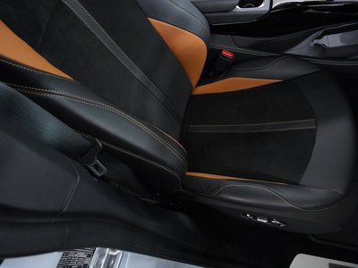 صورة 16 لـ 2024 Aston Martin DBX
