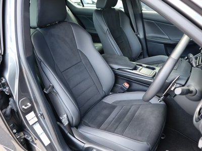 صورة مصغرة 41 لـ 2024 Lexus IS