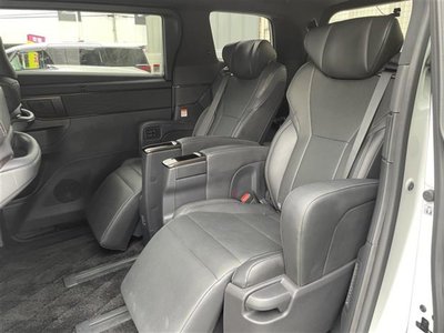 صورة 32 لـ 2023 Toyota ALPHARD