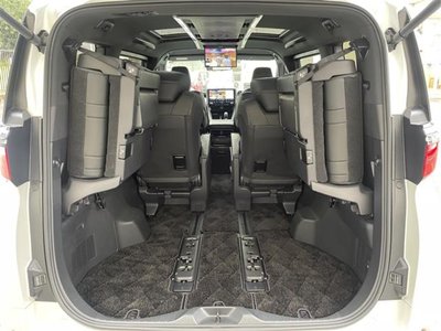 صورة 36 لـ 2023 Toyota ALPHARD