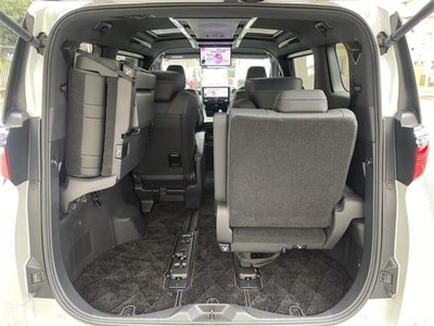 صورة 35 لـ 2023 Toyota ALPHARD