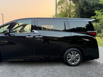 2025 Toyota ALPHARD photo 12