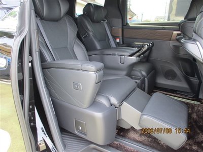 2024 Toyota ALPHARD — фото 8
