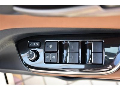 صورة 10 لـ 2025 Toyota CROWN ESTATE
