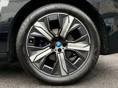 2023 BMW IX thumbnail 17
