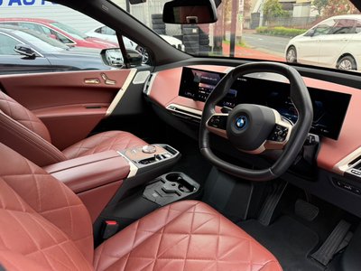 2023 BMW IX thumbnail 18
