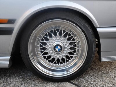 صورة 32 لـ 1986 BMW 5 SERIES