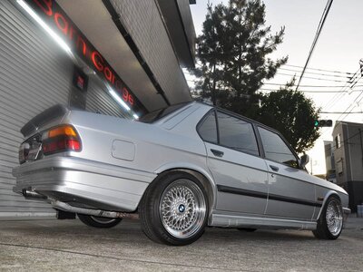 صورة 34 لـ 1986 BMW 5 SERIES