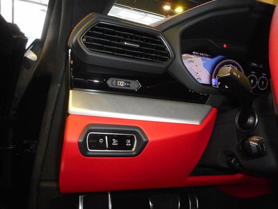 صورة 34 لـ 2019 Lamborghini URUS