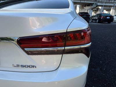 2018 Lexus LS thumbnail 23