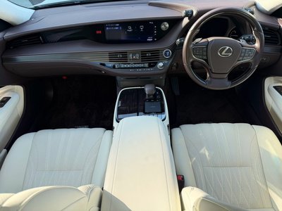 2018 Lexus LS photo 2