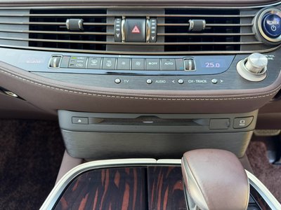 2018 Lexus LS thumbnail 53