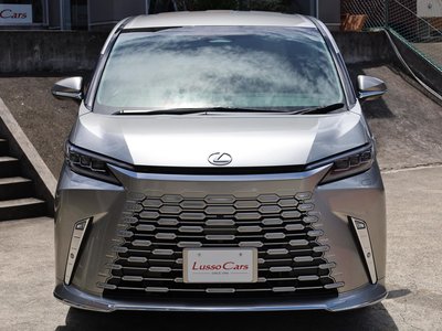 2024 Lexus LM thumbnail 2