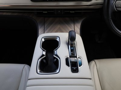 2024 Lexus LM thumbnail 10