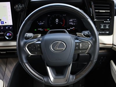 2024 Lexus LM thumbnail 3