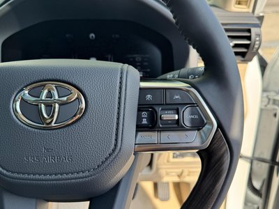 2025 Toyota LAND CRUISER 300 — фото 43