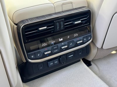 2025 Toyota LAND CRUISER 300 — фото 68