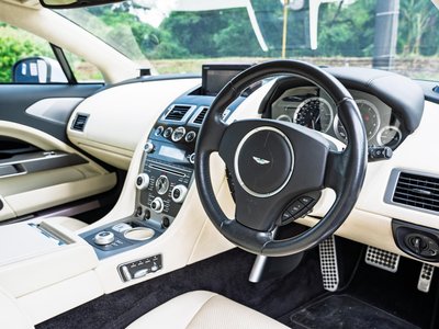 صورة 20 لـ 2010 Aston Martin RAPIDE