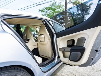 صورة 26 لـ 2010 Aston Martin RAPIDE