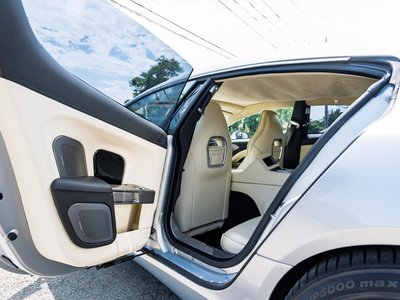 صورة 29 لـ 2010 Aston Martin RAPIDE