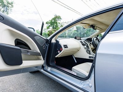 صورة 32 لـ 2010 Aston Martin RAPIDE