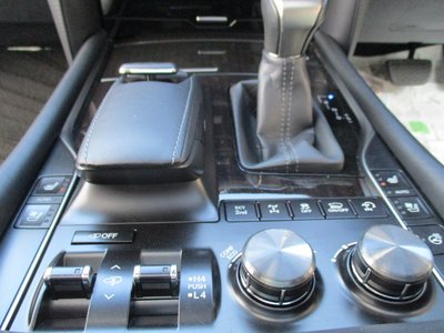 صورة 67 لـ 2015 Lexus LX