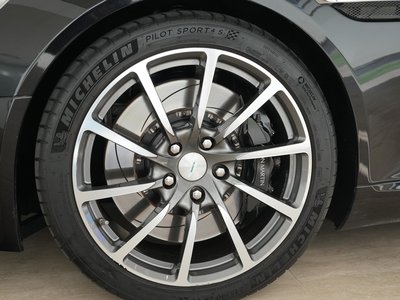 2016 Aston Martin RAPIDE — миниатюра 5