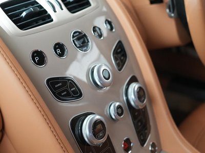 2016 Aston Martin RAPIDE — миниатюра 20
