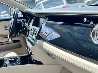 صورة 36 لـ 2015 ROLLS-ROYCE GHOST