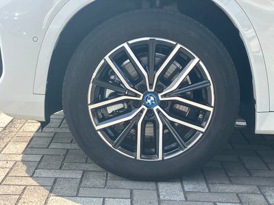 2025 BMW IX1 photo 6
