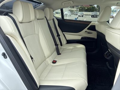 2021 Lexus ES photo 7