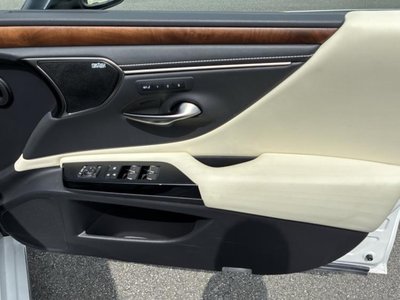 2021 Lexus ES thumbnail 18