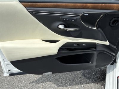 2021 Lexus ES thumbnail 20