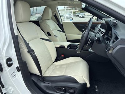 2021 Lexus ES photo 2