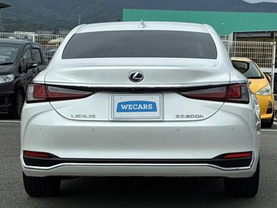 2021 Lexus ES thumbnail 38