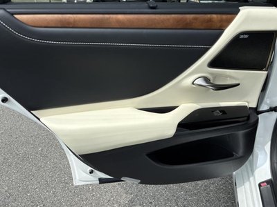 2021 Lexus ES thumbnail 21
